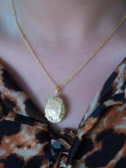 ANUSHKA JAIN JEWELLERY - 925 Hafisa Picture Locket Necklace In Sterling Silver With Gold Vermeil