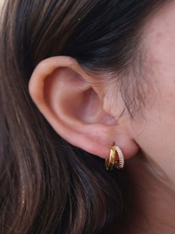 ANUSHKA JAIN JEWELLERY - 925 Double Line Diamond Huggie In Sterling Silver With Gold Vermeil