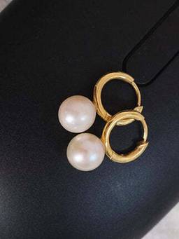 ANUSHKA JAIN JEWELLERY - 925 Pearl Drop Huggies In Sterling Silver With Gold Vermeil