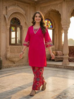 FASHOR - Women Pink Floral Printed Kurta with Pant