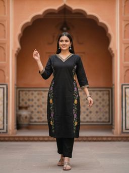FASHOR - Women Black Floral Embroidered Kurta with Pant