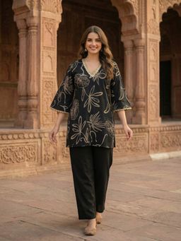 FASHOR - Women Black Floral Printed 1 Kurti, 1 Pant