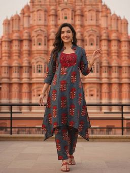 FASHOR - Women Grey Floral Embroidered Kurta with Pant