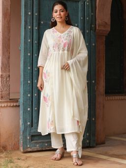 Rain & Rainbow - Women Off White Floral Embroidered Kurta with Pant and Dupatta
