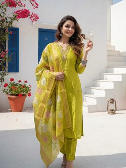 FASHOR - Women Green Floral Embroidered Kurta with Pant and Dupatta