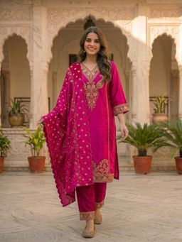FASHOR - Women Magenta Embroidered Zari Kurta with Pant and Dupatta