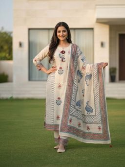 FASHOR - Women Off White Floral Printed Kurta with Pant and Dupatta