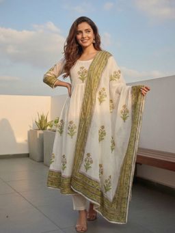 FASHOR - Women Off White Floral Printed Anarkali Kurta with Pant and Dupatta