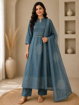 Vastramyaa - Women Teal Printed Tassels Kurta with Pant and Dupatta