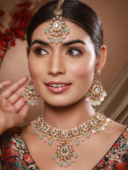 Gahan - Gold Plated Kundan Studded & Pearl Beaded Choker and Earring With Maangtikka