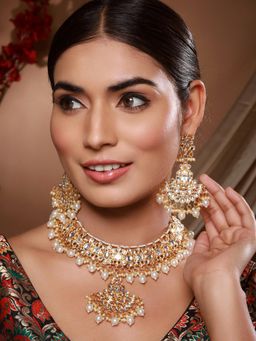 Gahan - Gold Plated kundan Studded & Faux Pearl Beaded Choker and Earring with Maangtikka
