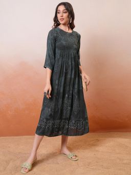 VISHUDH - Women Green Printed Midi Dress