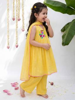 ARTH LIFE - Sunny Yellow Dress With A Pretty Bird And Flowers