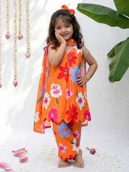 ARTH LIFE - Kesar Gulab Printed Kurti With Pant And Dupatta
