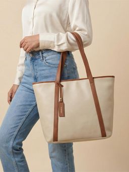 Toteteca - Chic Off White Shoulder Bag