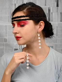 Odette - Golden hoop earrings with pearls