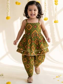 AJ Dezines - Green Bandhani Print Cotton Kurta And Dhoti
