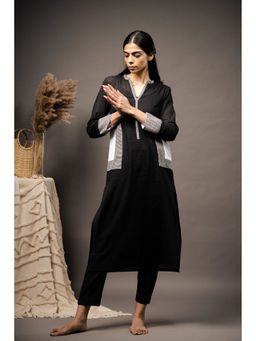 Taraasi - Fused Frames Black Organic Cotton Kurta and Pant (Set of 2)