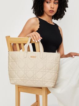 max - Women Quilted Tote Bag - Off White