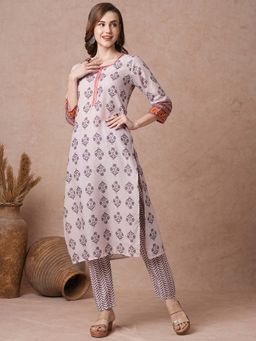 FASHOR - Off White Ethnic Printed and Embroidered Straight Fit Kurta with Pant (Set of 2)