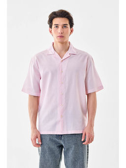 Snitch - Men Light Pink Solid Half Sleeves Boxy Casual Shirt