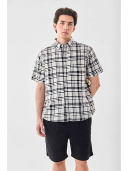 Snitch - Men Black Plaid Half Sleeves Regular Casual Shirt