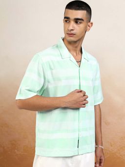 HIGHLANDER - Men Green Checks Cuban Collar Boxy Shirt