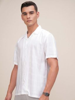 HIGHLANDER - Men White Checks Relaxed Fit Shirt