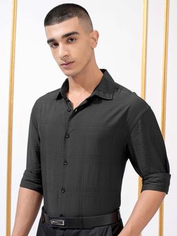 HIGHLANDER - Men Black Slim Fit Checks Full Sleeves Shirt