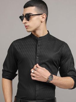 HIGHLANDER - Men Black Printed Mandarin Collar Shirt