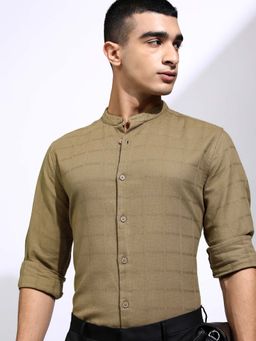 HIGHLANDER - Men Khaki Textured Checks Regular Fit Shirt