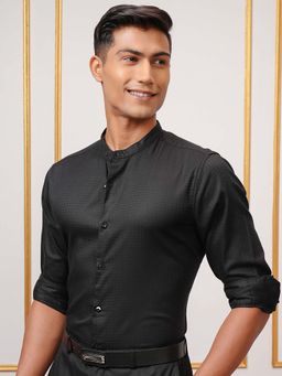 HIGHLANDER - Men Black Dobby Textured Mandarin Collar Regular Fit Shirt