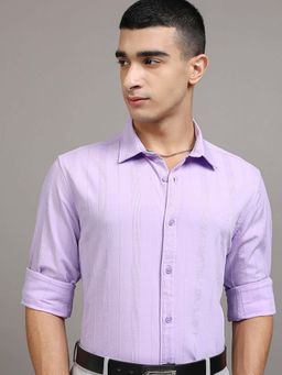 HIGHLANDER - Men Lavender Dobby Textured Full Sleeves Shirt