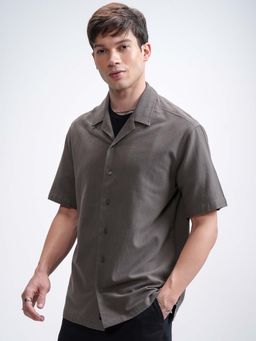 HIGHLANDER - Men Grey Solid Cuban Collar Relaxed Shirt