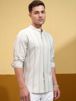 HIGHLANDER - Men Grey Dobby Textured Mandarin Collar Slim Fit Shirt