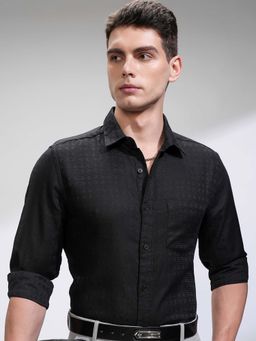 HIGHLANDER - Men Black Dobby Textured Collar Relaxed Fit Shirt
