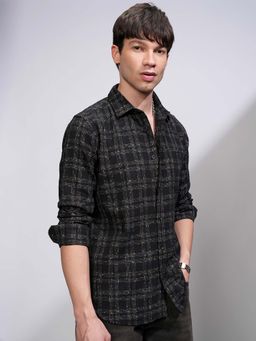 HIGHLANDER - Men Black Chinelle Yarn Checks Casual Shirt