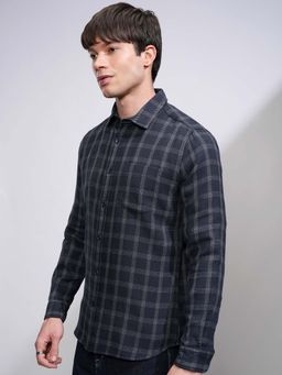 HIGHLANDER - Men Navy Blue Checks Slim Fit Casual Shirt