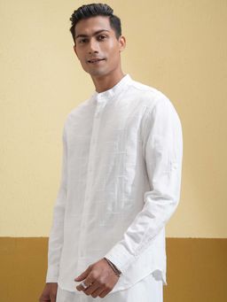 HIGHLANDER - Men White Fancy Yarn Textured Checks Casual Shirt