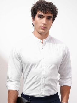 HIGHLANDER - Men White Chenille Yarn Dobby Textured Slim Fit Shirt