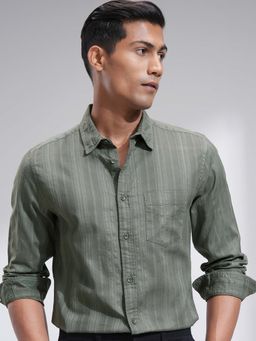 HIGHLANDER - Men Olive Dobby Textured Formal Shirt