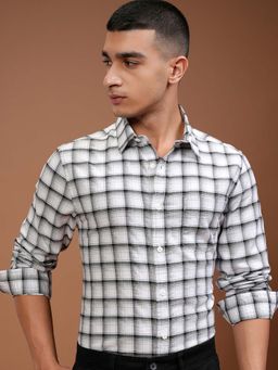 HIGHLANDER - Men White Melange Checks Slim Fit Shirt
