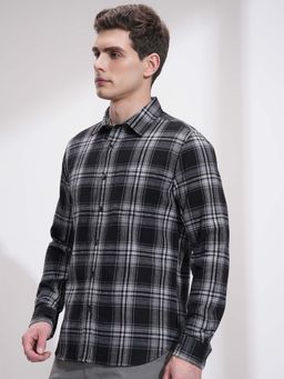 HIGHLANDER - Men Black Checks Relaxed Fit Shirt