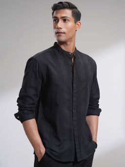 HIGHLANDER - Men Black Fancy Yarn Textured Mandarin Collar Shirt