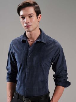 HIGHLANDER - Men Navy Blue Checks Slim Fit Spread Collar Shirt
