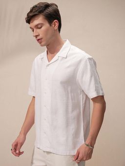 HIGHLANDER - Men White Textured Relaxed Fit Casual Shirt