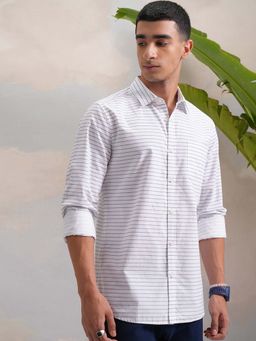 HIGHLANDER - Men Blue and White Slim Fit Stripes Casual Shirt