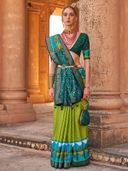 Green color option, Sold out, Currently selected