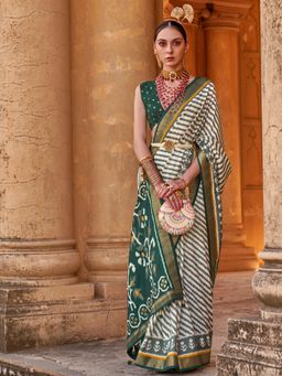 Akhilam - Silk Blend Green Woven Designer Saree With Blouse Piece