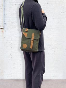 Mona B - Unisex Delta Canvas Messenger Crossbody Bag (S)